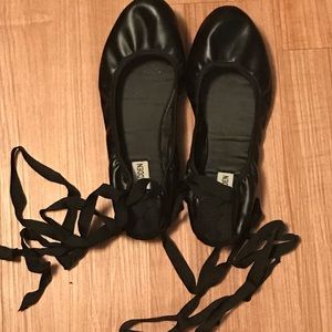 Black ballet flats